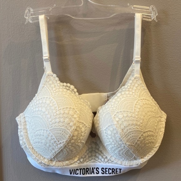 Victoria’s Secret - Picture 1 of 4